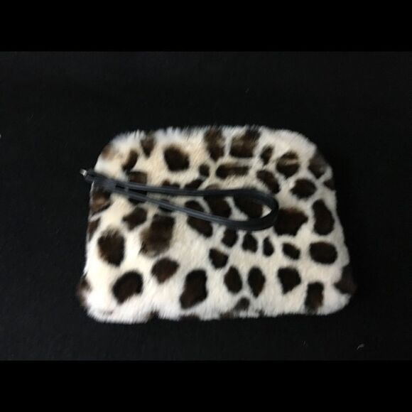 Faux Fur Cheetah Wristlet/Crossbody NWT - Picture 1 of 4